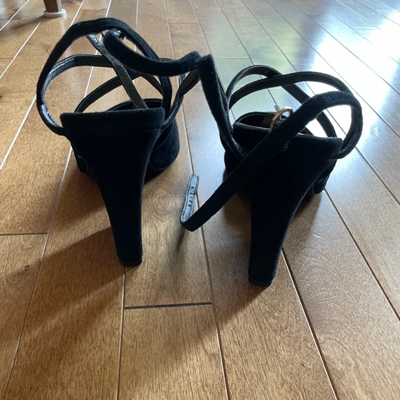 42 Gold - Picture 2 of 5